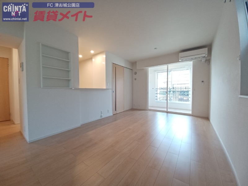 居室・リビング　同物件別室画像