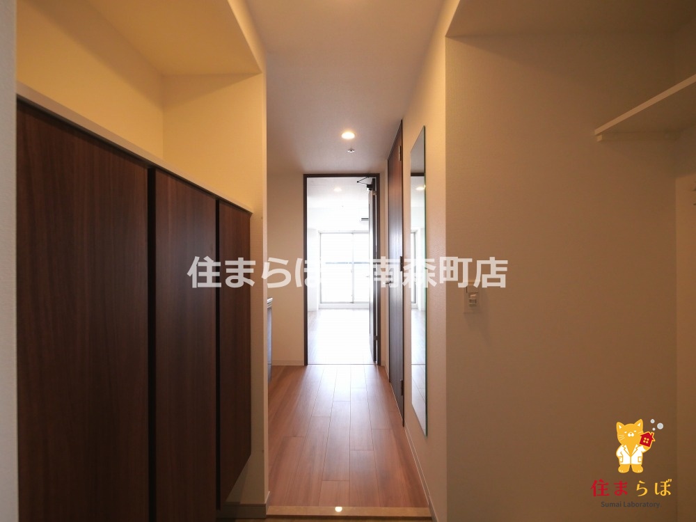 玄関　「気になったら、LINEで気軽に相談できますよ。」