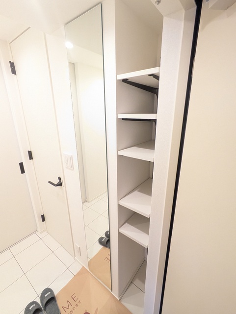 玄関　玄関　下駄箱