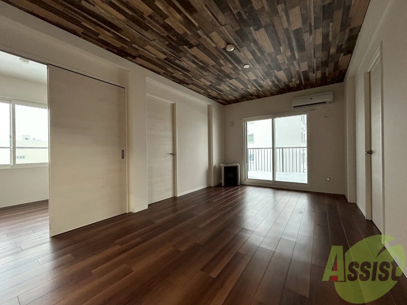 居室・リビング　広くてキレイなお部屋が広がっていて、充実した生活が送れそう。