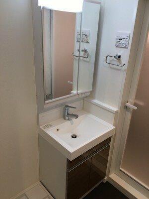 洗面設備　独立洗面化粧台付き