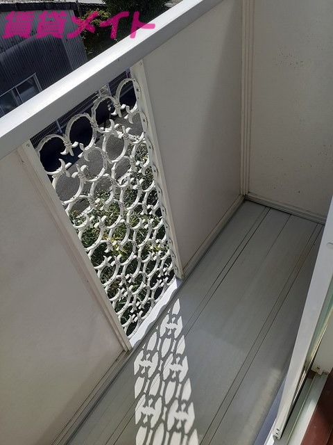 バルコニー　同型反転部屋写真です。