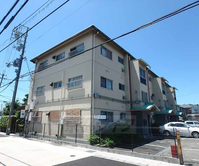 建物外観　鉄筋造りです