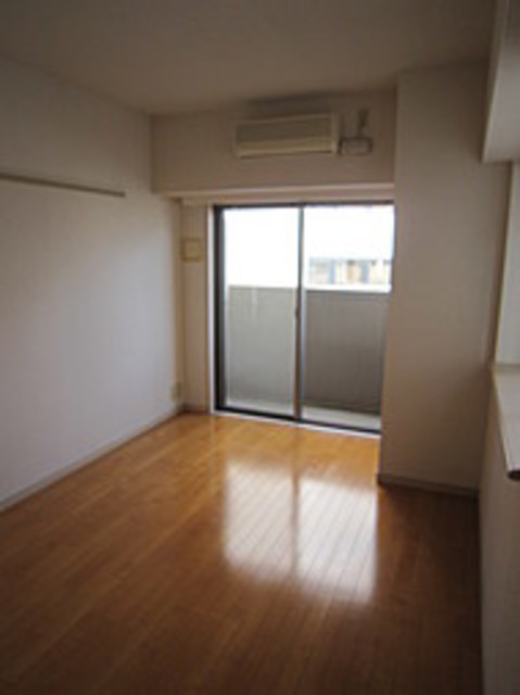 居室・リビング　※別部屋の参考写真です。