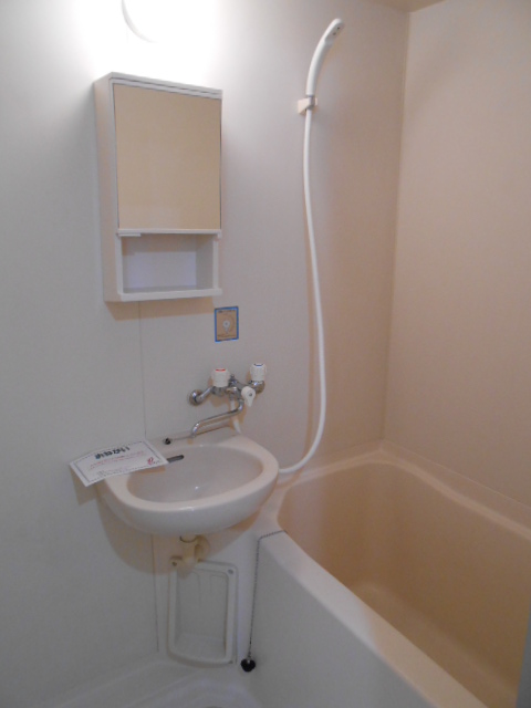 バス・シャワールーム　洗面台一体型浴槽