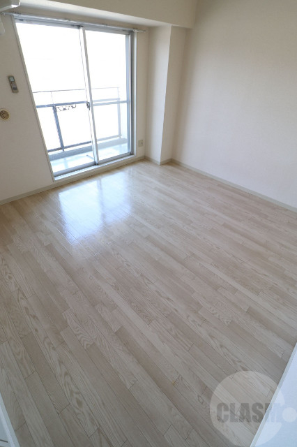 居室・リビング　８帖の洋室です