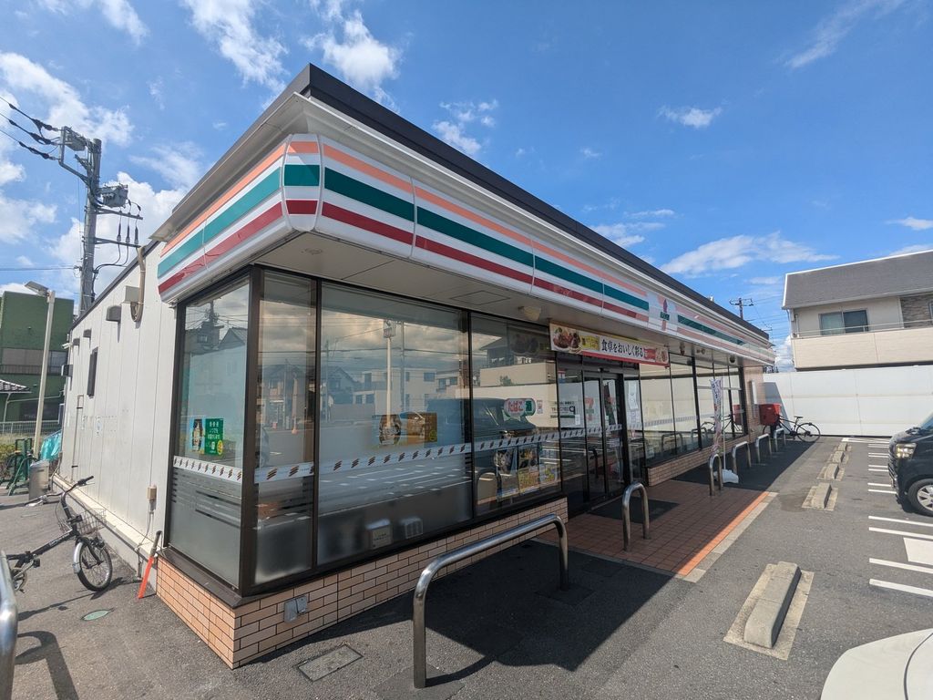 コンビニ　セブンイレブン（コンビニ）まで630m