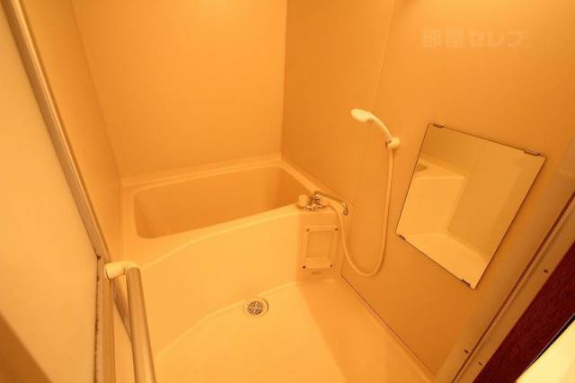 バス・シャワールーム　※１０３号室の内装写真参照