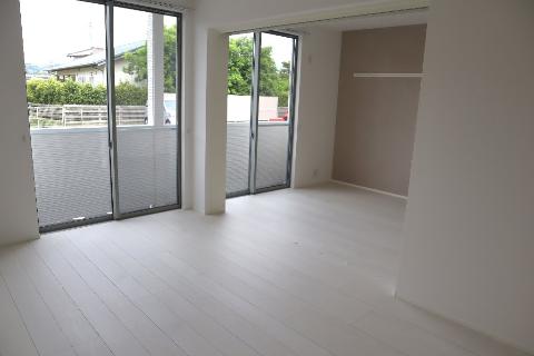 居室・リビング　室内