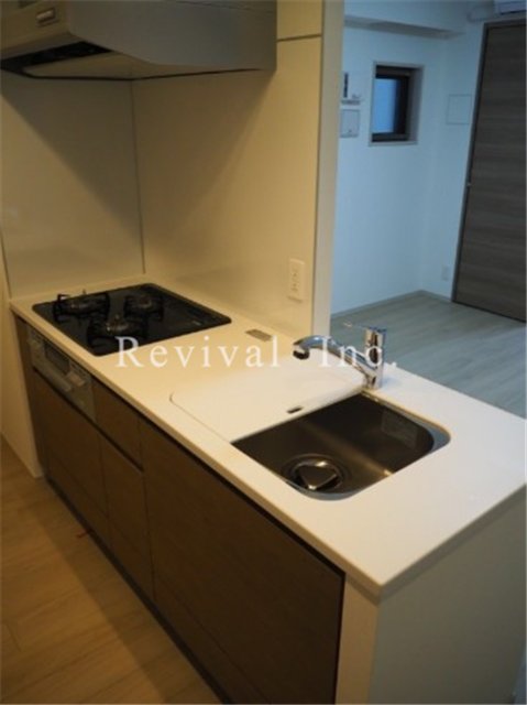 キッチン　リビングを望む対面キッチンでございます