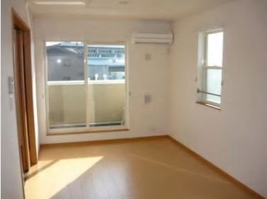 居室・リビング　※別号室の写真です。