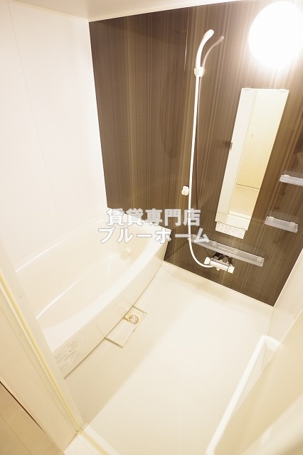 バス・シャワールーム　ピカピカのお風呂！