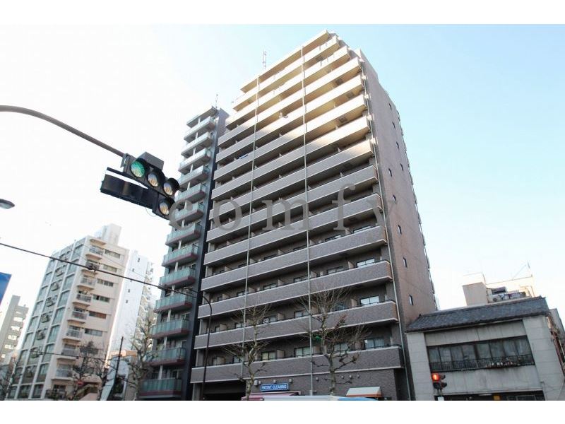 建物外観　タイル貼りの重厚感のある外観