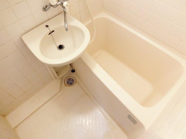 バス・シャワールーム　洗面台付き！