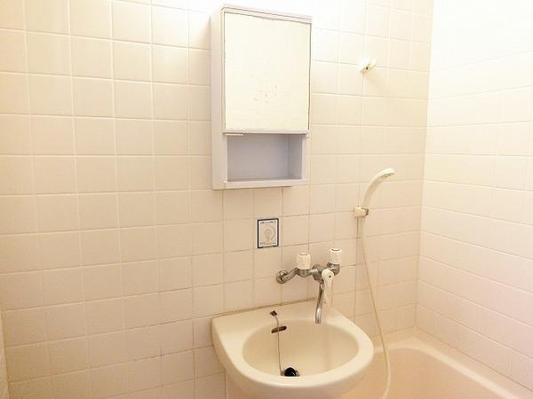 洗面設備　鏡面付き！