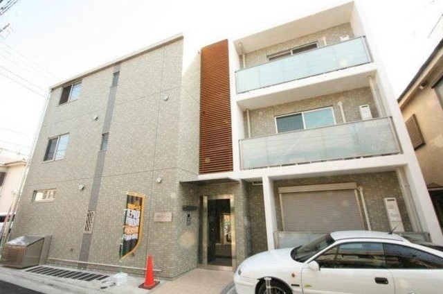 建物外観　３階建ての賃貸マンション