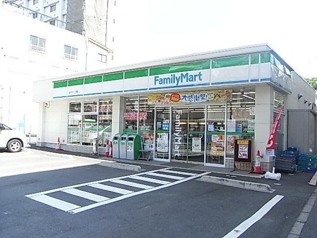 コンビニ　ファミリーマート（コンビニ）まで260m