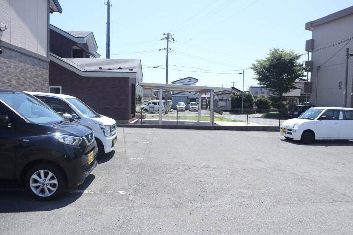 その他　敷地内駐車場（その他）まで0m