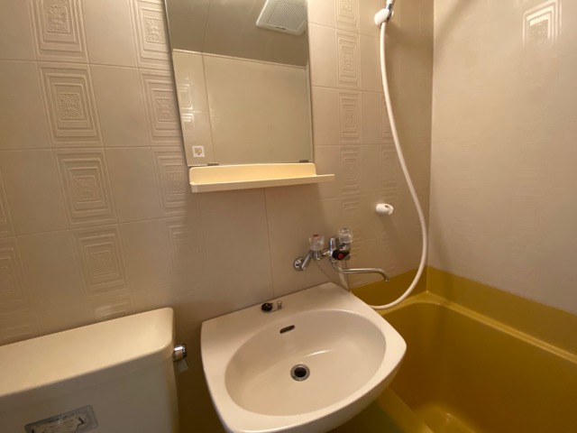 洗面設備　浴室内に洗面台付き！