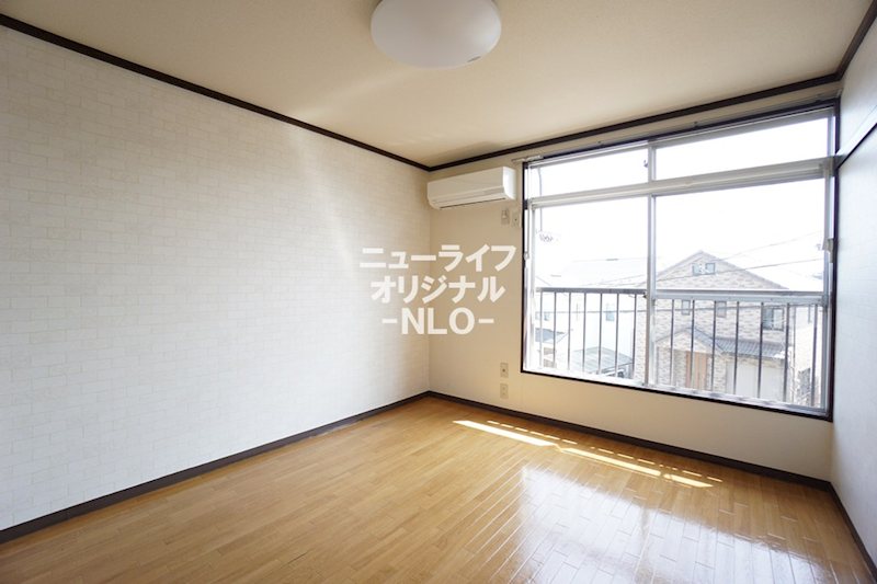居室・リビング　6.4帖洋室　エアコン、照明付なので引越したその日から快適☆