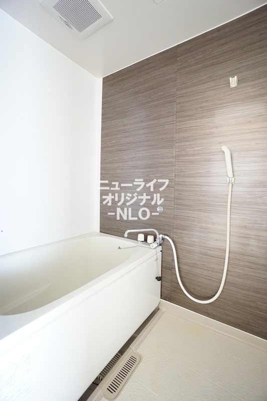バス・シャワールーム　バスタブに浸かって一日の疲れをゆっくりリフレッシュできます☆
