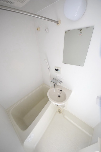 バス・シャワールーム　～一日の疲れを流しましょう～