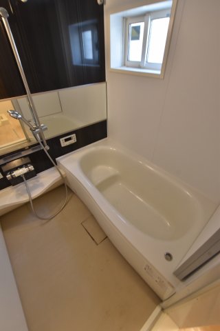 バス・シャワールーム　同物件、別号室の写真です。