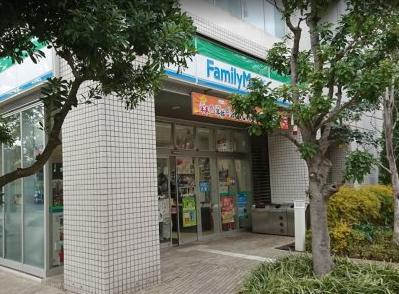 コンビニ　ファミリーマート東池袋春日通り店（コンビニ）まで111m