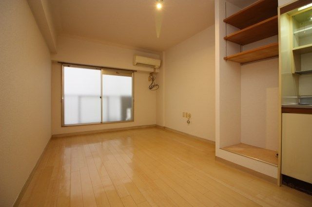 居室・リビング　【居間・リビング】同タイプ・別部屋写真です