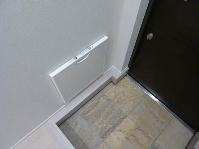 玄関　■モニタ付インターホン■シューズクローゼット■ダウンライト