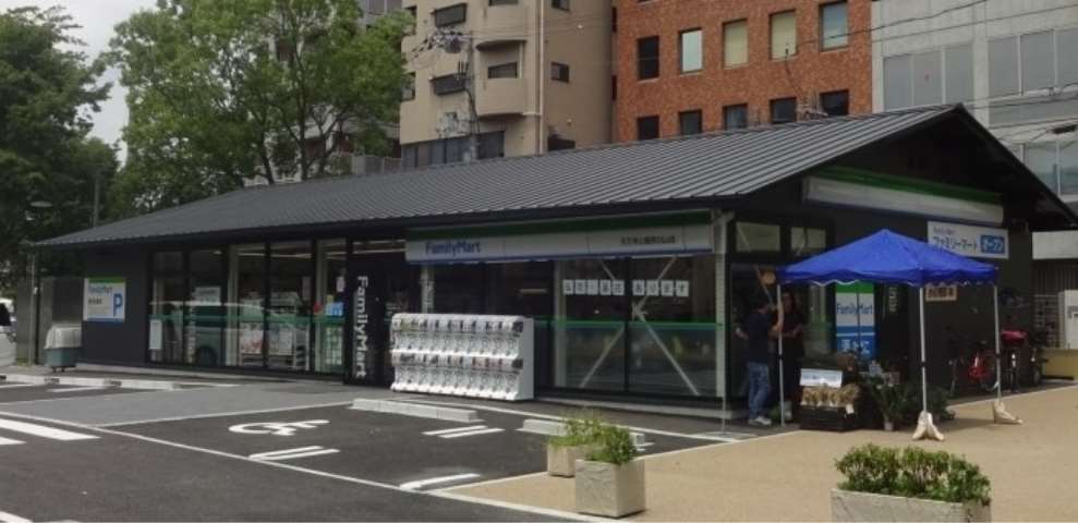 コンビニ　ファミリーマート（コンビニ）まで616m