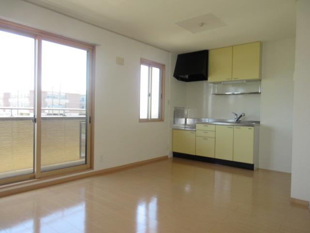 居室・リビング　南向きの明るいリビングです。