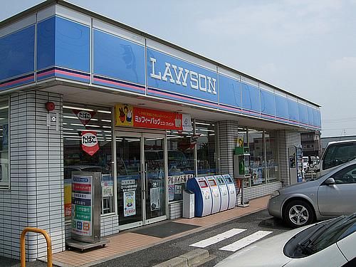 コンビニ　ローソン（コンビニ）まで900m