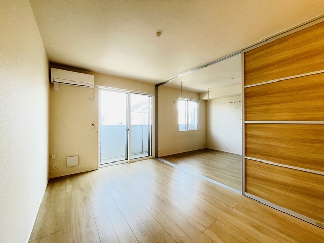 居室・リビング　清掃前の写真です