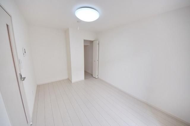 その他部屋・スペース　★きれいなフローリングの洋室です★