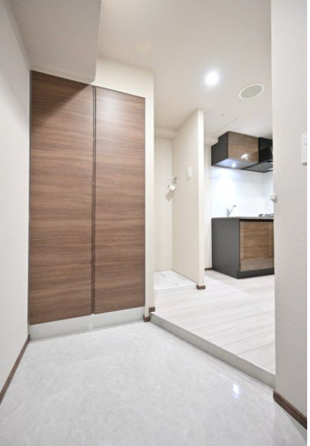 玄関　※反転タイプの写真を使用しています。