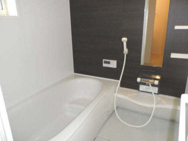 バス・シャワールーム　掲載写真は同一建物内の別間取りの部屋を掲載おります。実際のお