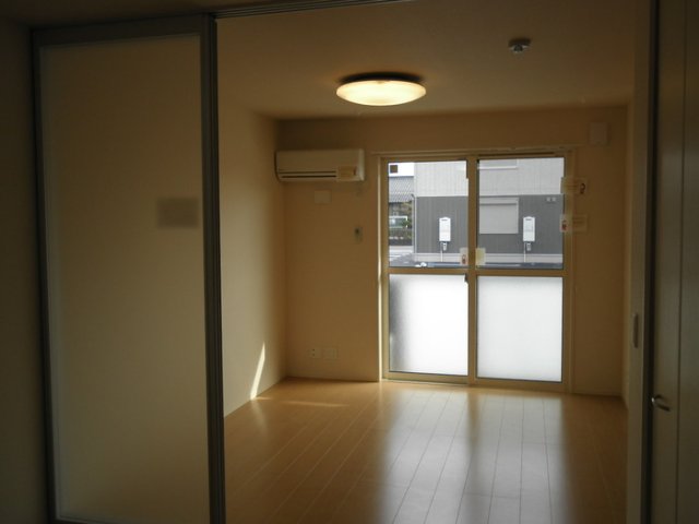 居室・リビング　掲載写真は同一建物内の別間取りの部屋を掲載おります。実際のお