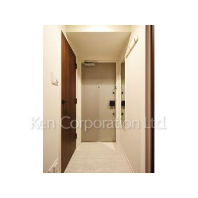 玄関　同タイプ10階のお部屋を撮影。仕様が異なることがあります。