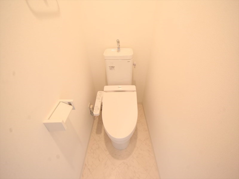 トイレ　温水洗浄暖房便座付トイレ