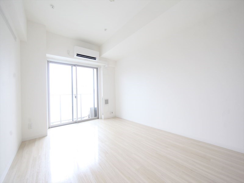 バルコニー　洋室8.7帖　エアコン付　収納充実　南向バルコニー