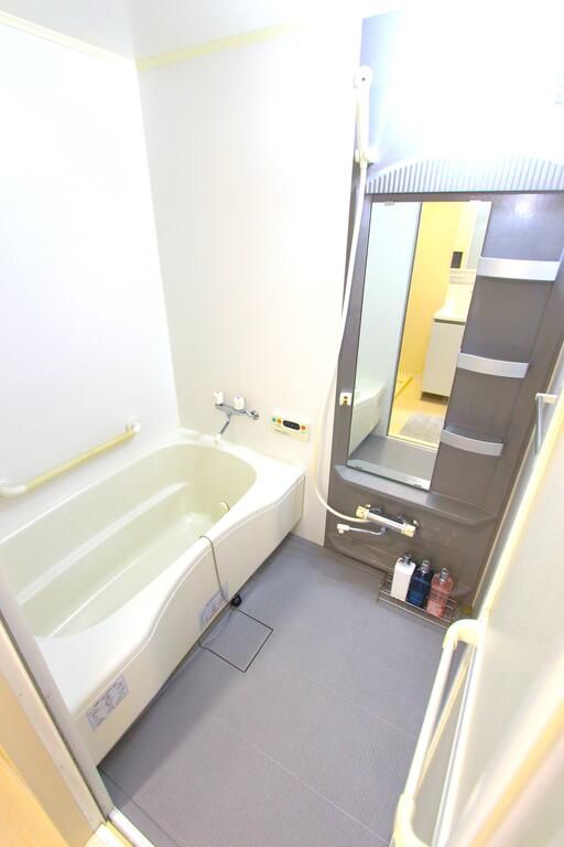 バス・シャワールーム　ゆったり過ごせるお風呂です