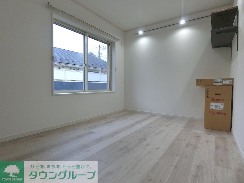 居室・リビング　木目調の明るい室内がオシャレ♪