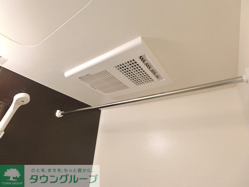 その他設備　ハンガーパイプを移動すれば乾燥機になります！