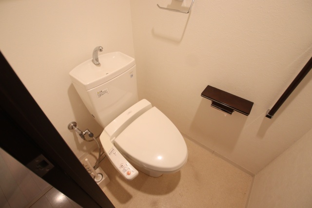 トイレ　※別室の参考写真の為、現況優先です。