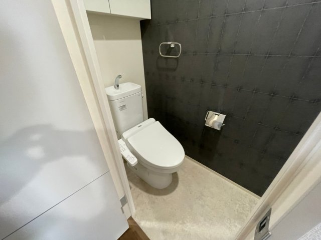 トイレ　同建物反転タイプを表示しています