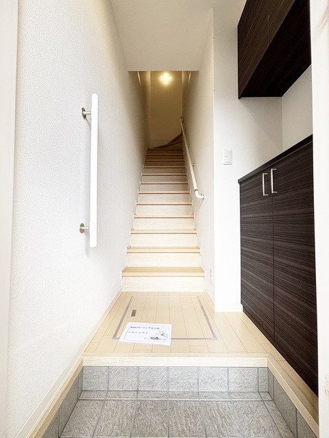 玄関　￣ただいま～