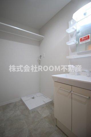 洗面設備　明るい洗面所です