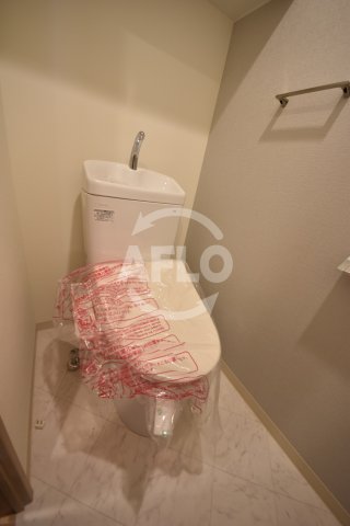 トイレ　La Douceur九条　温水洗浄便座