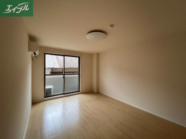 居室・リビング　室内